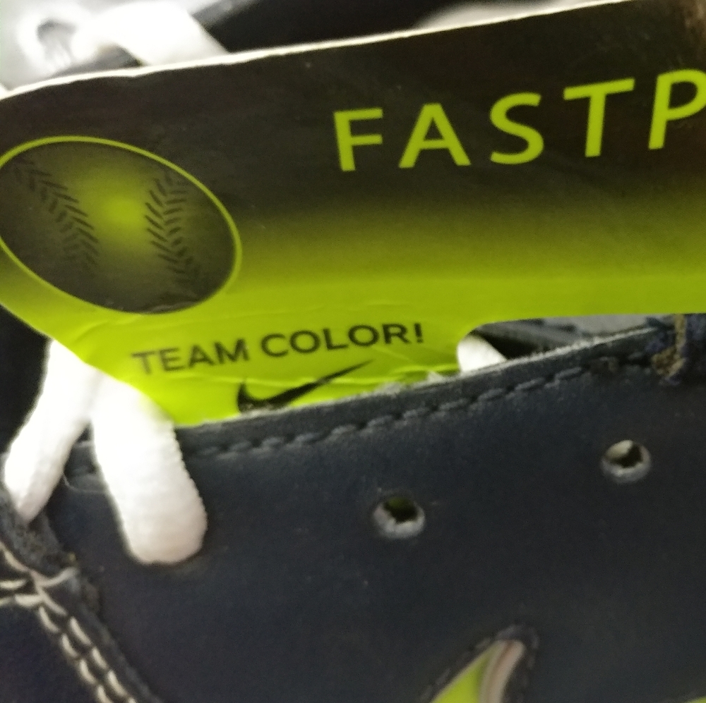 💥NWT💥 Ladies Nike Baseball Cleats - Picture 4 of 8